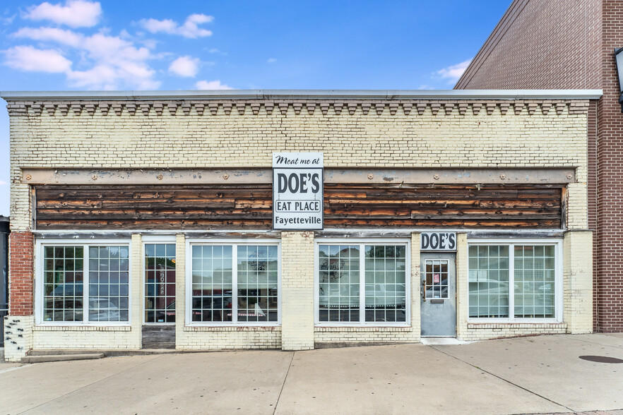 Doe's Eat Place portfolio of 2 properties for sale on LoopNet.ca - Building Photo - Image 1 of 22