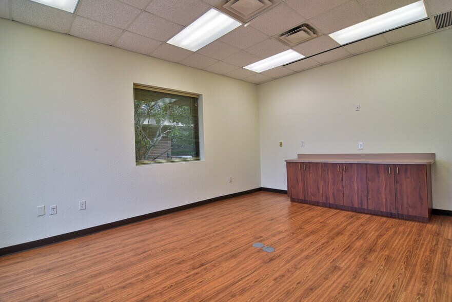 4500 140th Ave N, Clearwater, FL à louer - Photo intérieure - Image 2 de 32