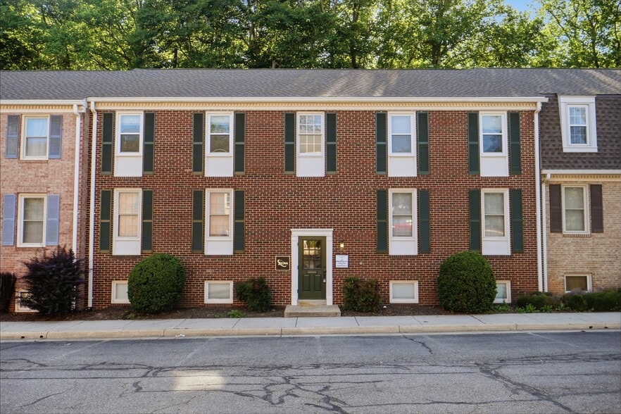 5520-5532 Hempstead Way, Springfield, VA à vendre - Photo du bâtiment - Image 1 de 4