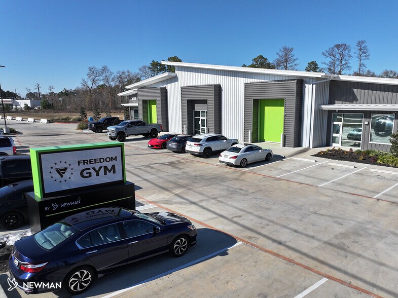 1615 N Loop 336 E, Conroe, TX à vendre - Photo du bâtiment - Image 2 de 12
