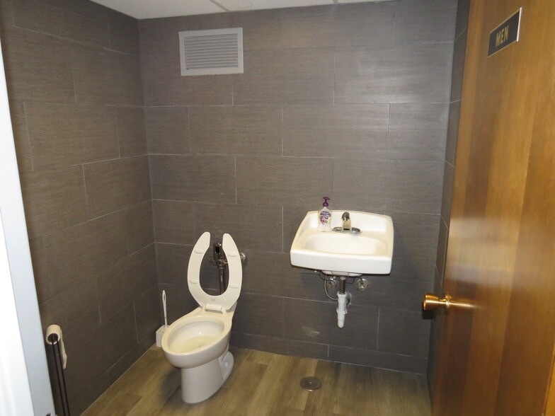 2111 W Lincoln Hwy, Merrillville, IN for lease - Building Photo - Image 3 of 15