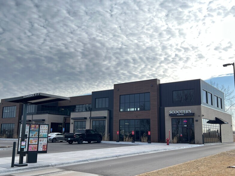 2180 105th N ave, Blaine, MN à vendre - Photo du bâtiment - Image 2 de 3