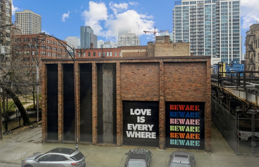 313 W Chestnut St, Chicago, IL à vendre - Photo du bâtiment - Image 2 de 15