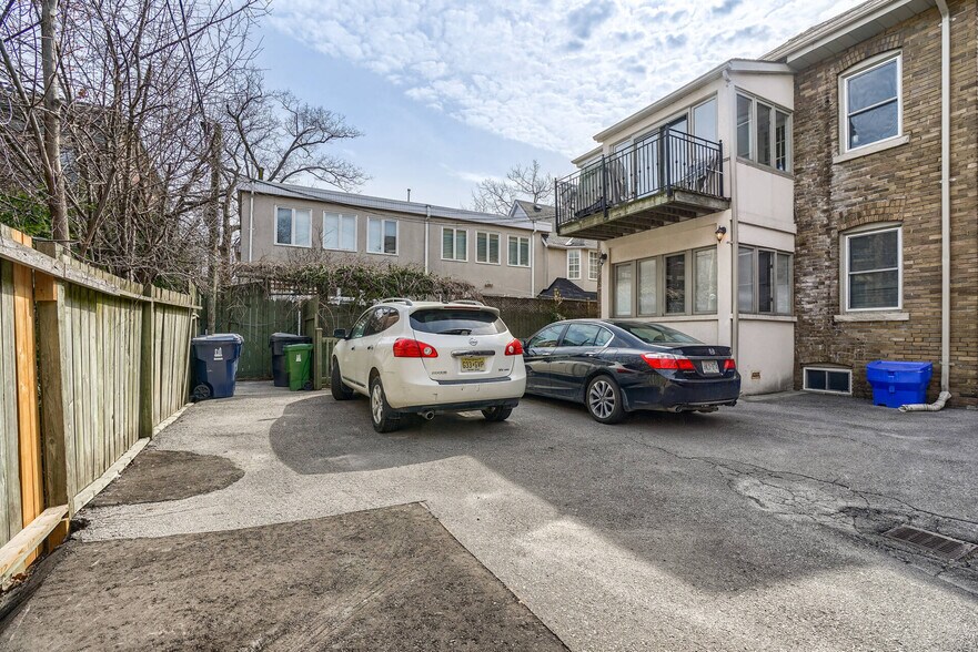 4 Oriole Gdns, Toronto, ON à vendre - Photo du bâtiment - Image 3 de 105