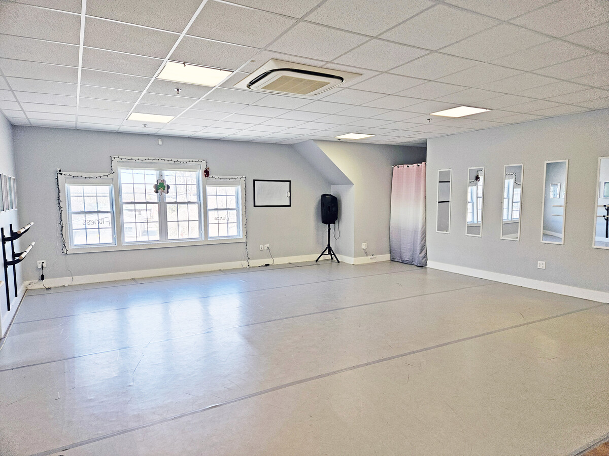 437 Portsmouth Ave, Greenland, NH 03840 - Unit 1 -  - Interior Photo - Image 1 of 6