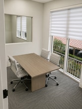 1000 SE Monterey Commons Blvd, Stuart, FL à louer Photo intérieure- Image 2 de 2