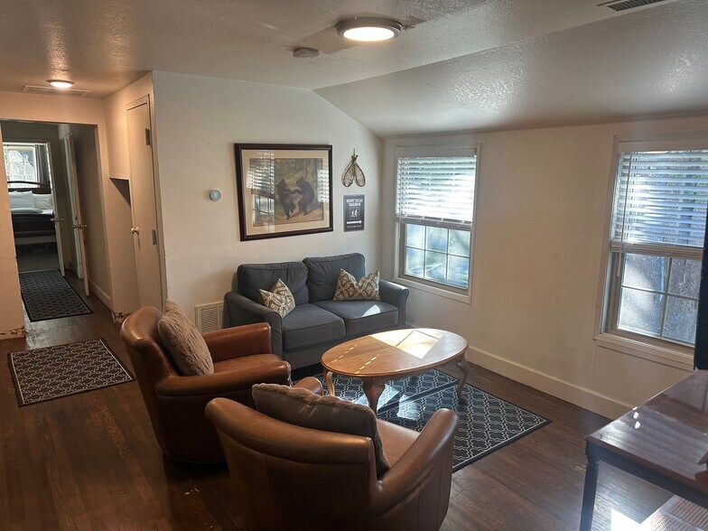 821 Roger Ave, South Lake Tahoe, CA à louer - Photo intérieure - Image 2 de 18