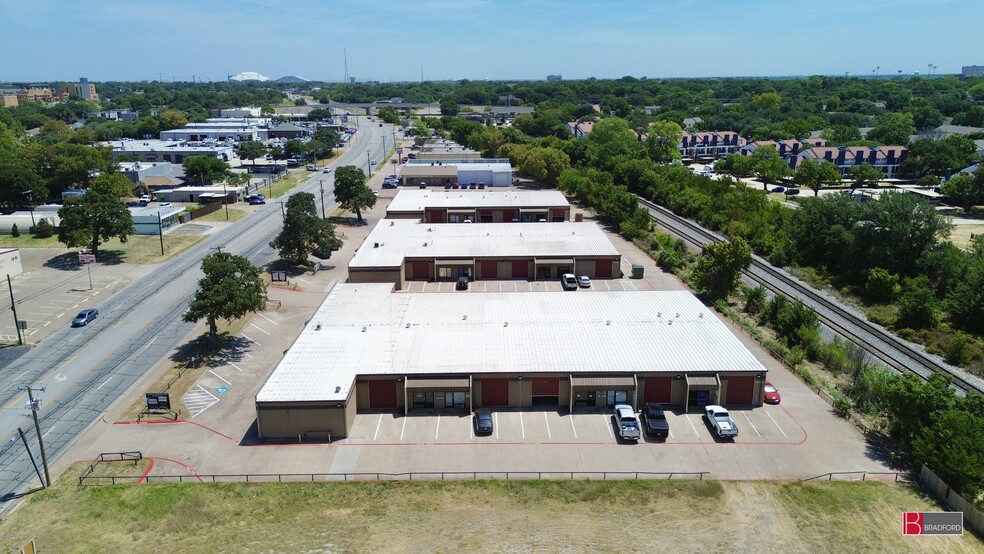 1846 W Division St, Arlington, TX for lease - Building Photo - Image 2 of 8