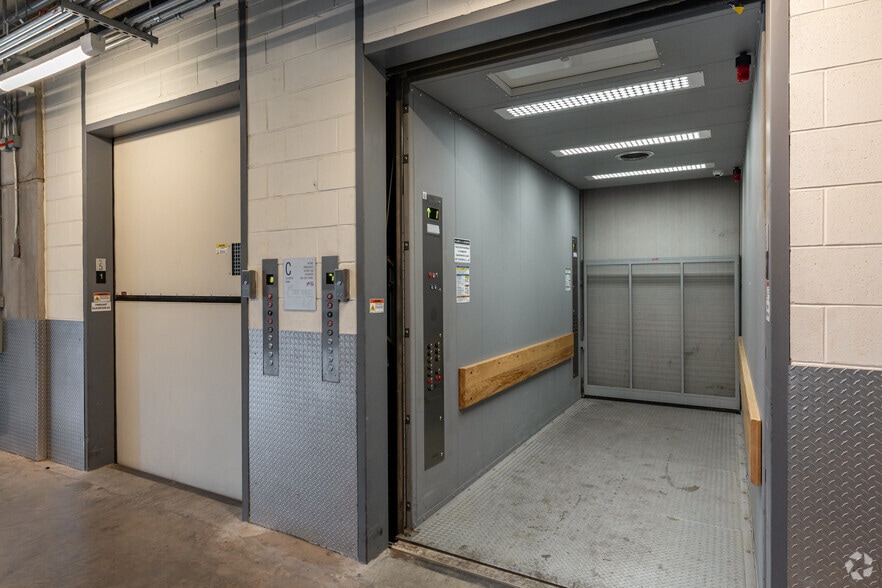 Brooklyn Navy Yard - Building 77, Brooklyn, NY for lease - Interior Photo - Image 3 of 4