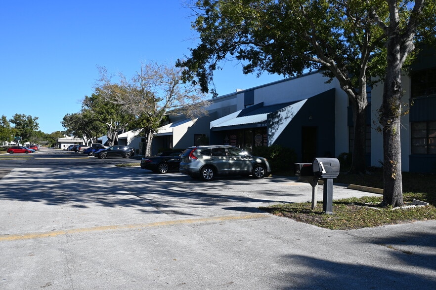 11801 28th St N, Saint Petersburg, FL for lease - Building Photo - Image 2 of 13