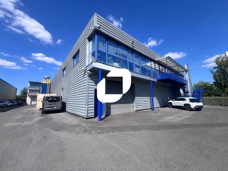 Flex in Chelles for lease - Building Photo - Image 3 of 11