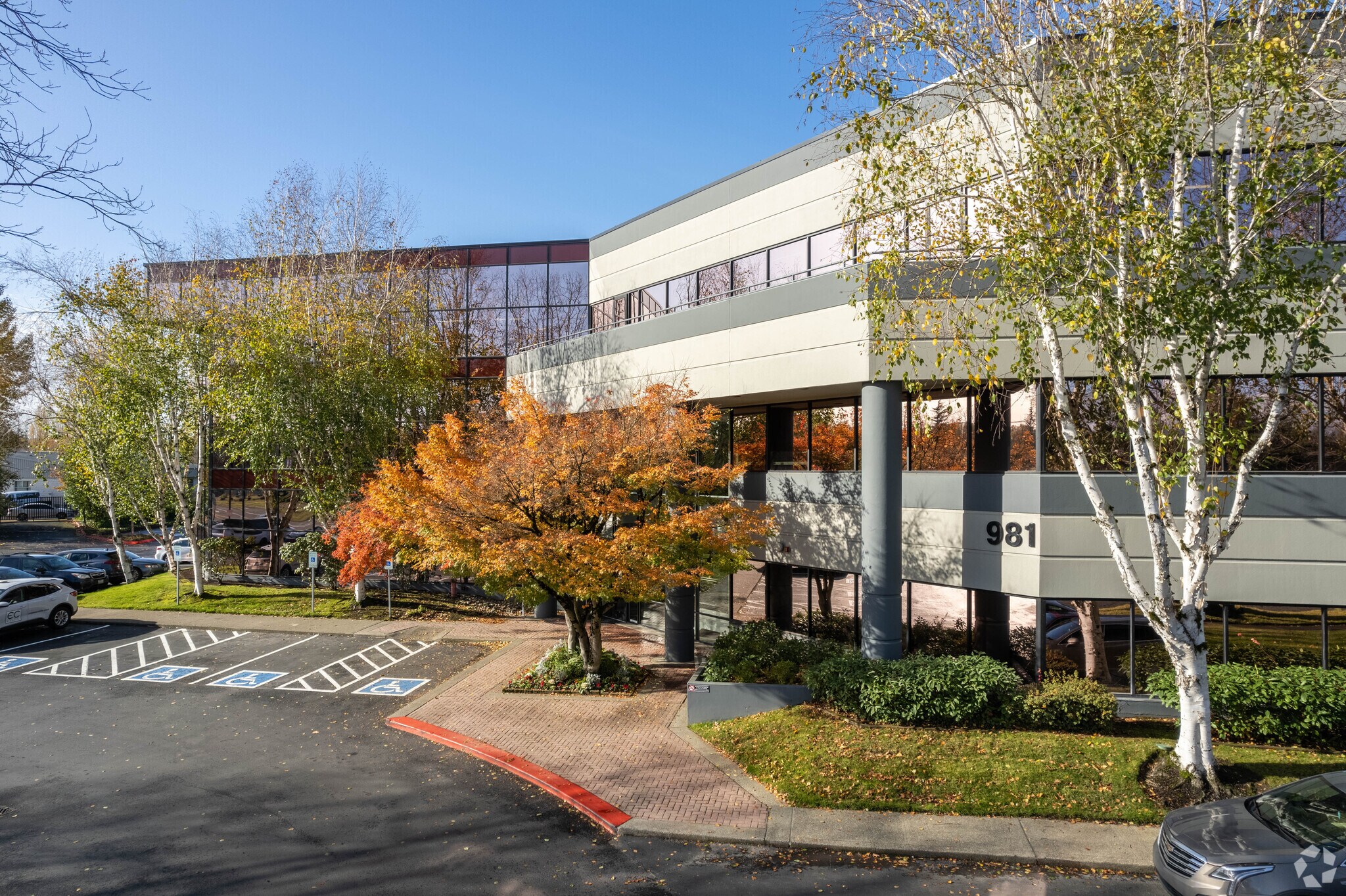 981 Powell Ave SW, Renton, WA for lease Primary Photo- Image 1 of 4