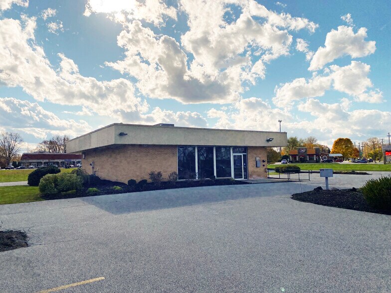 2772 Ridge Rd, Painesville, OH à louer - Photo du bâtiment - Image 2 de 6