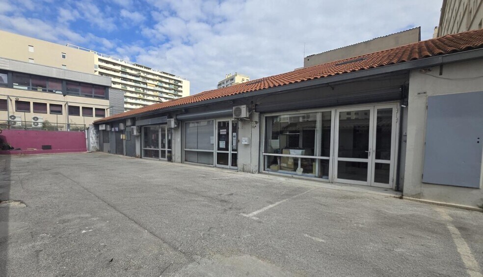 Commerce de détail dans Toulon à vendre - Photo du bâtiment - Image 1 de 4