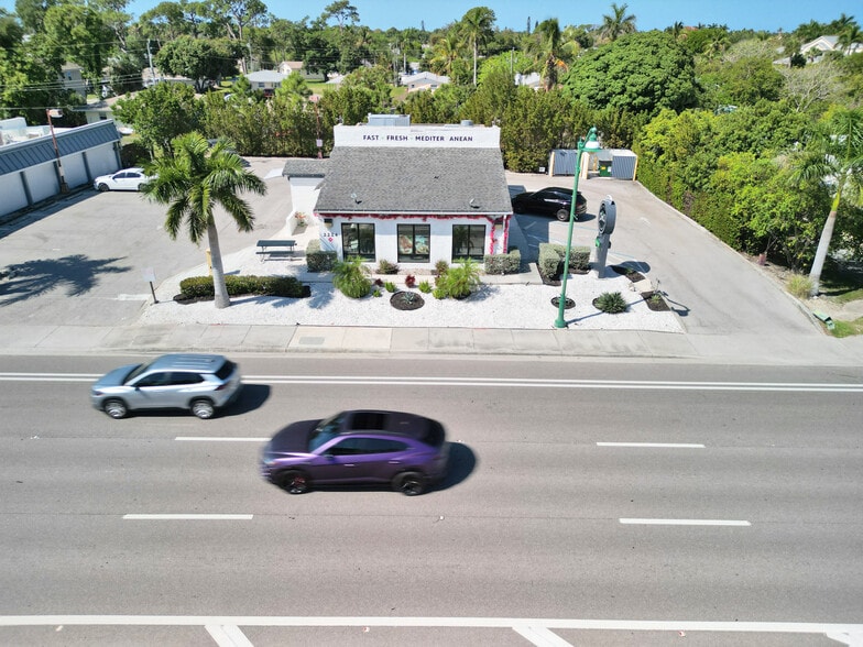 2224 Tamiami Trl E, Naples, FL à louer - Photo du bâtiment - Image 2 de 3