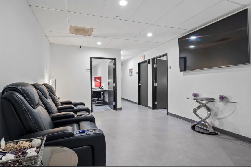 3275 W Ina Rd, Tucson, AZ for lease - Interior Photo - Image 3 of 9