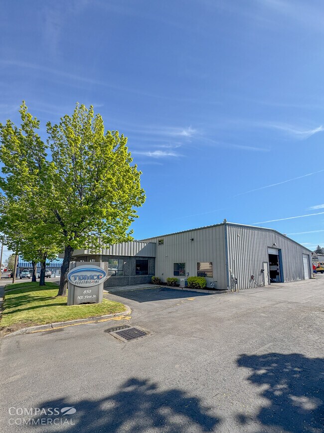 Plus de détails pour 850 NE 1st St, Bend, OR - Industriel à louer
