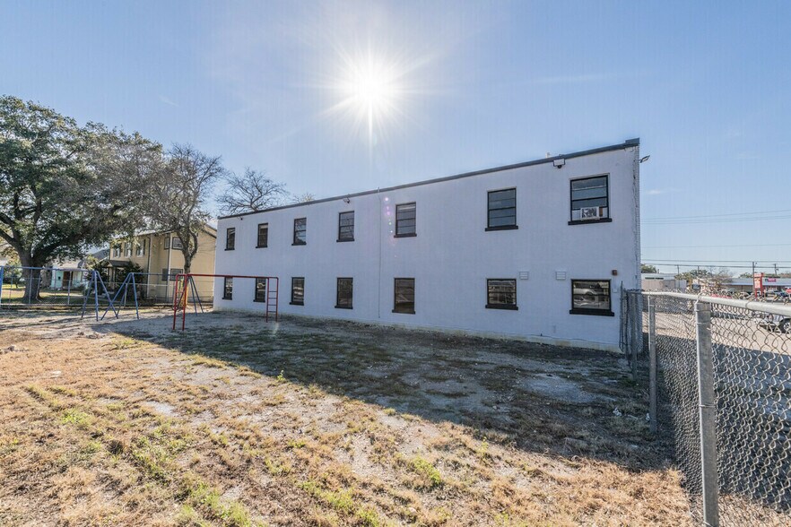 910 Manor Dr, San Antonio, TX for sale - Building Photo - Image 2 of 7