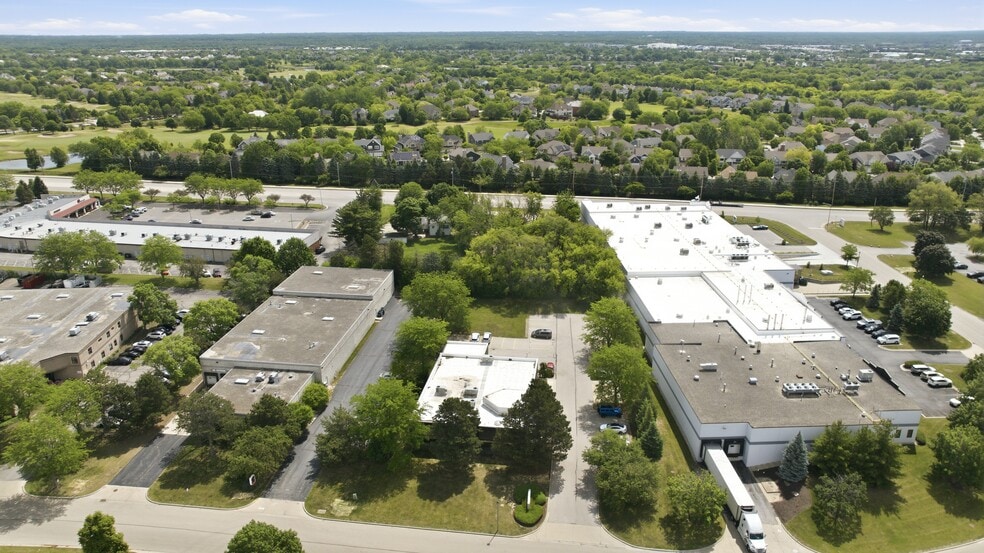 975 Campus Dr, Mundelein, IL for sale - Building Photo - Image 3 of 30