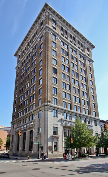 60 Monroe Center NW, Grand Rapids, MI à louer - Photo du bâtiment - Image 1 de 3