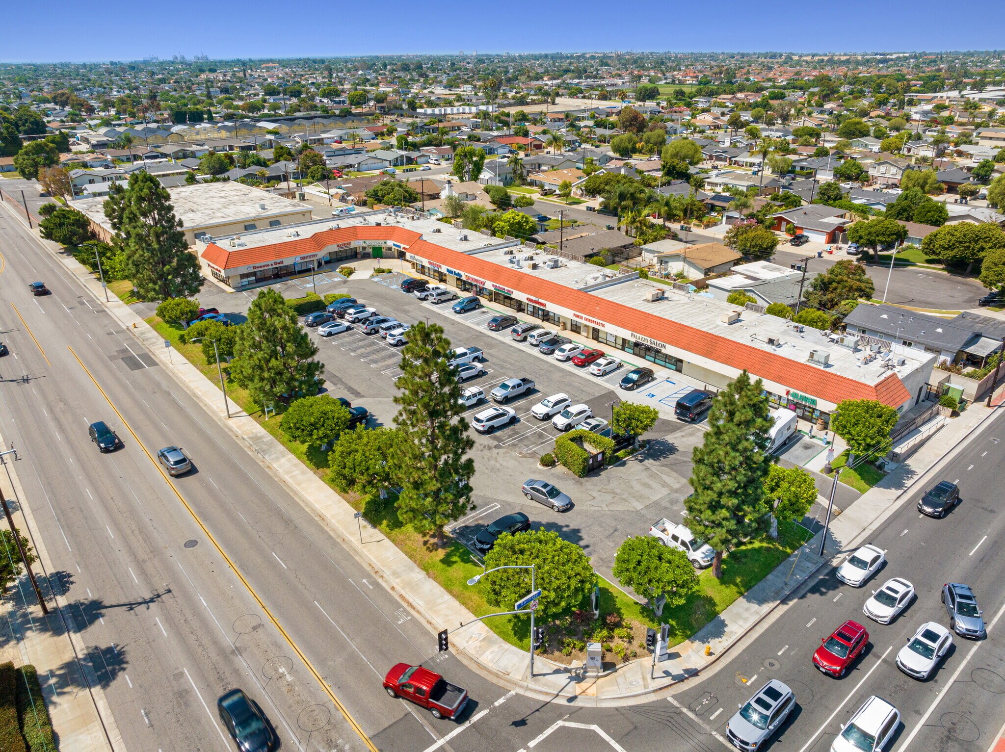 19001-19061 Bushard St, Huntington Beach, CA à vendre Photo du bâtiment- Image 1 de 1