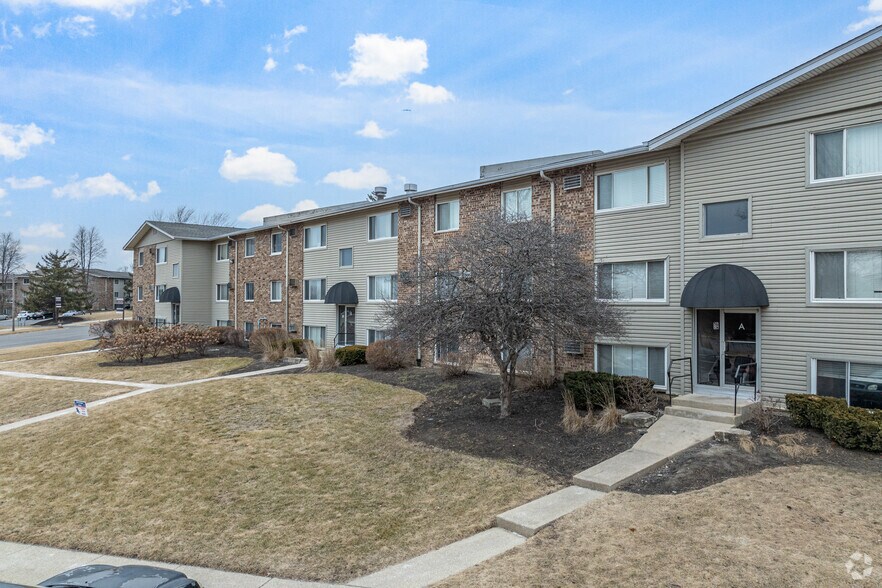 1615 Arbor Ln, Crest Hill, IL à vendre - Photo du bâtiment - Image 3 de 5