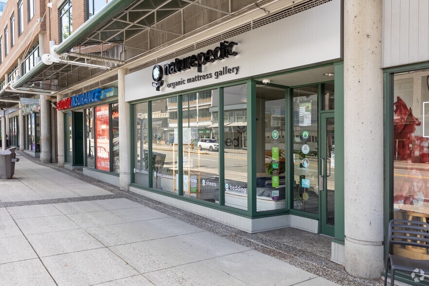 1580-1598 W Broadway, Vancouver, BC à louer - Photo du bâtiment - Image 2 de 5