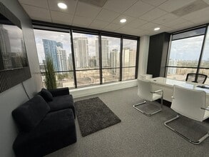 110 SE 6th St, Fort Lauderdale, FL à louer Photo intérieure- Image 1 de 3