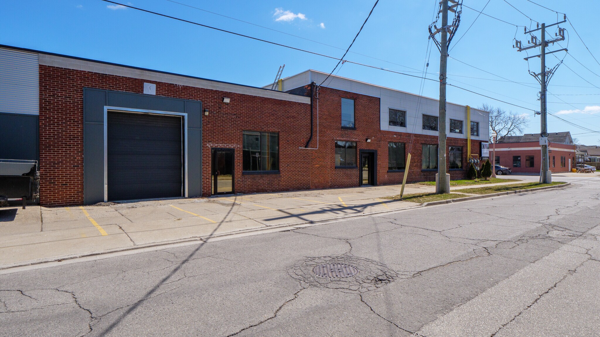400 Erie St E, Windsor, ON à louer Photo du bâtiment- Image 1 de 3