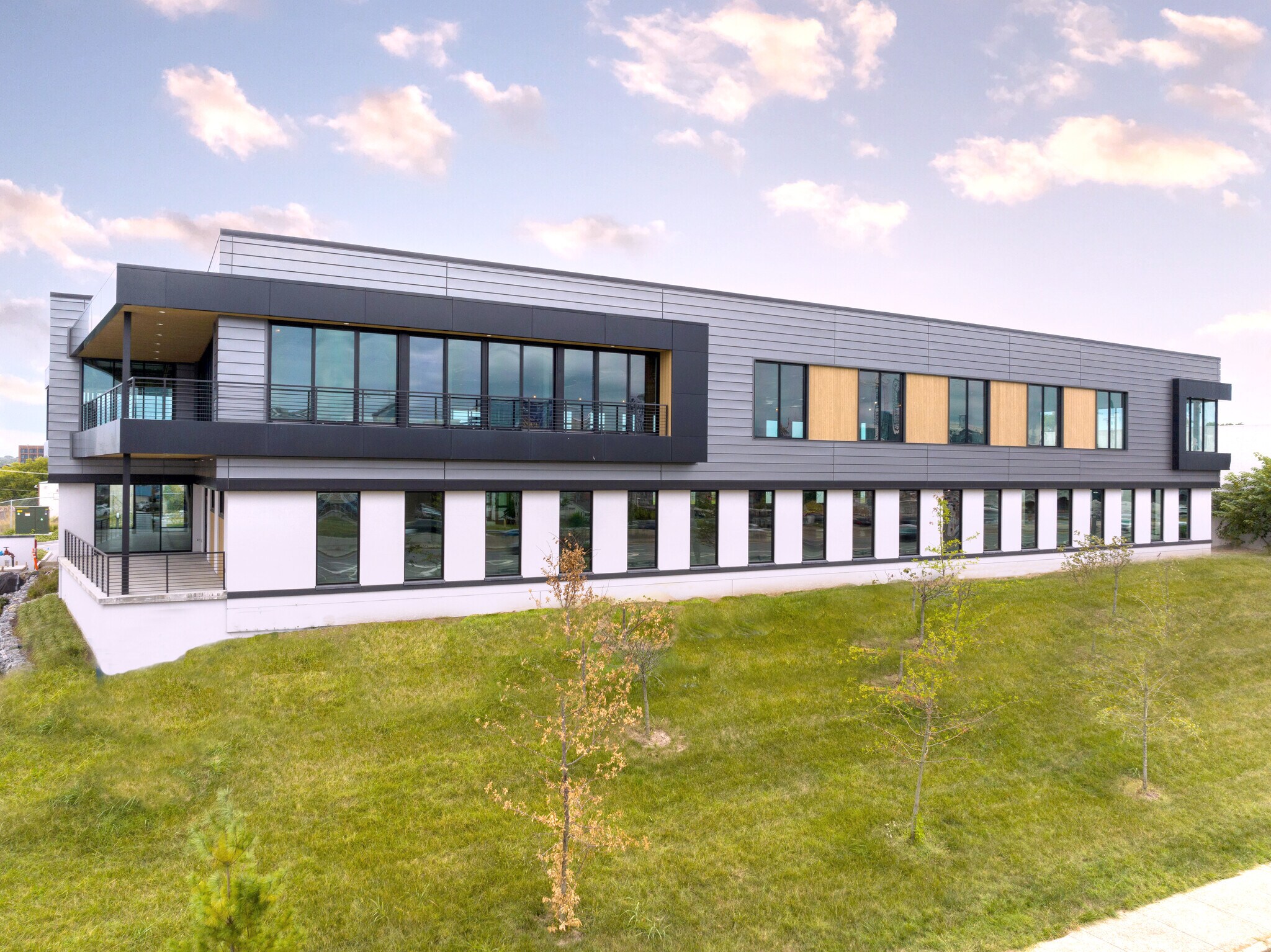 915 5th Ave S, Nashville, TN for lease Building Photo- Image 1 of 5