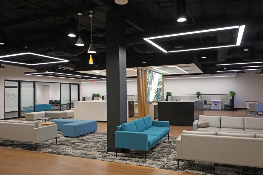 4201 W Vanowen Pl, Burbank, CA à louer - Photo du bâtiment - Image 2 de 12