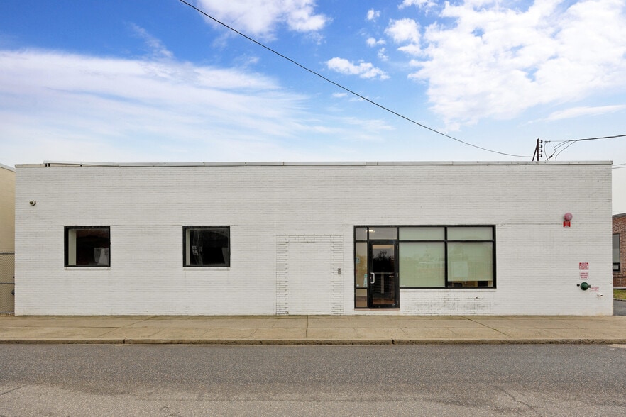 169 Liberty Ave, Mineola, NY for lease - Building Photo - Image 3 of 25