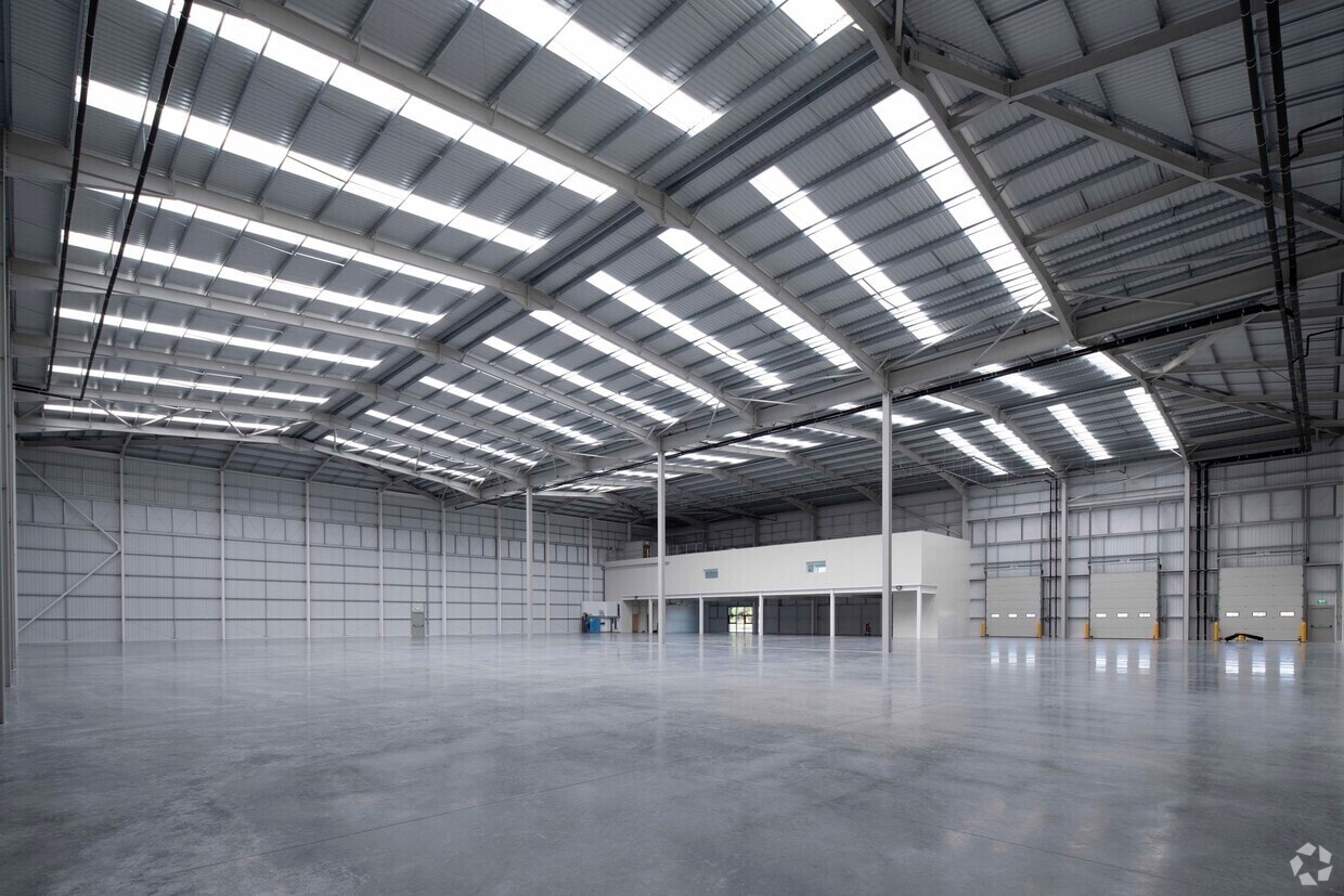 1-3 Test Ln, Southampton for lease Interior Photo- Image 1 of 22