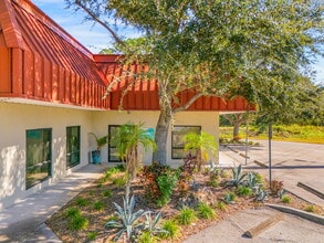 2555 Porter Lake Dr, Sarasota, FL for lease Building Photo- Image 1 of 14