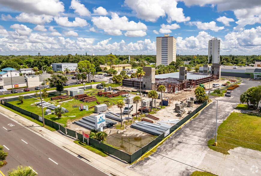 900 Pasadena Ave S, Saint Petersburg, FL à vendre - Photo principale - Image 1 de 1