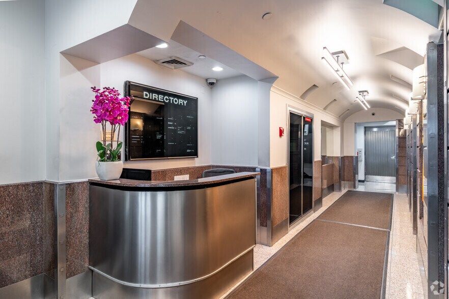 18 E 41st St, New York, NY à louer - Hall d’entrée - Image 3 de 7