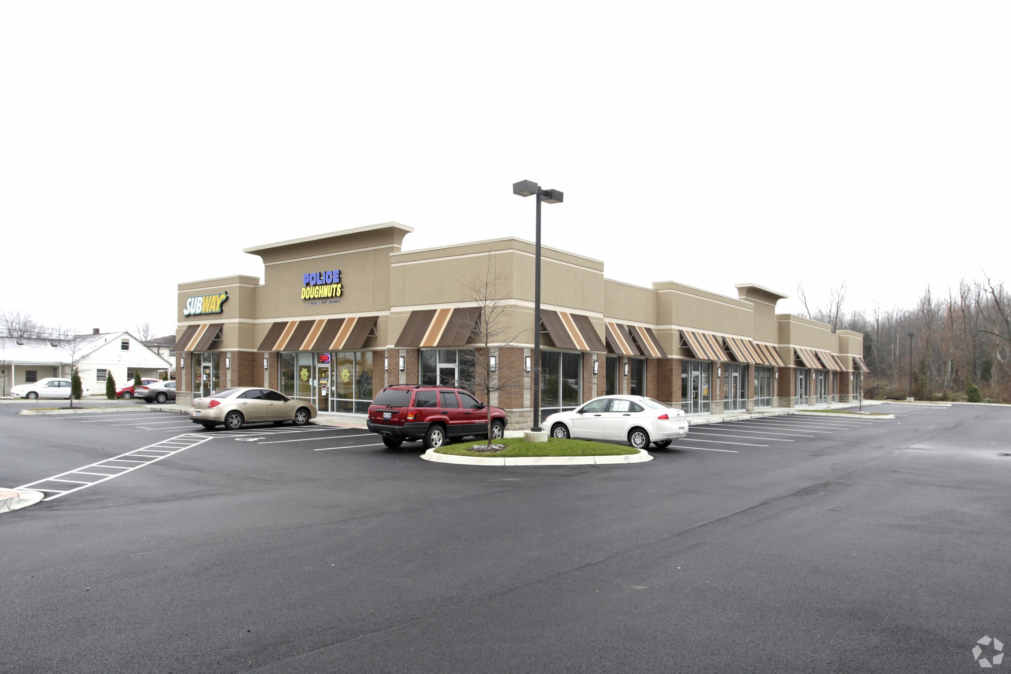 8104 National Tpke, Louisville, KY for lease Primary Photo- Image 1 of 4