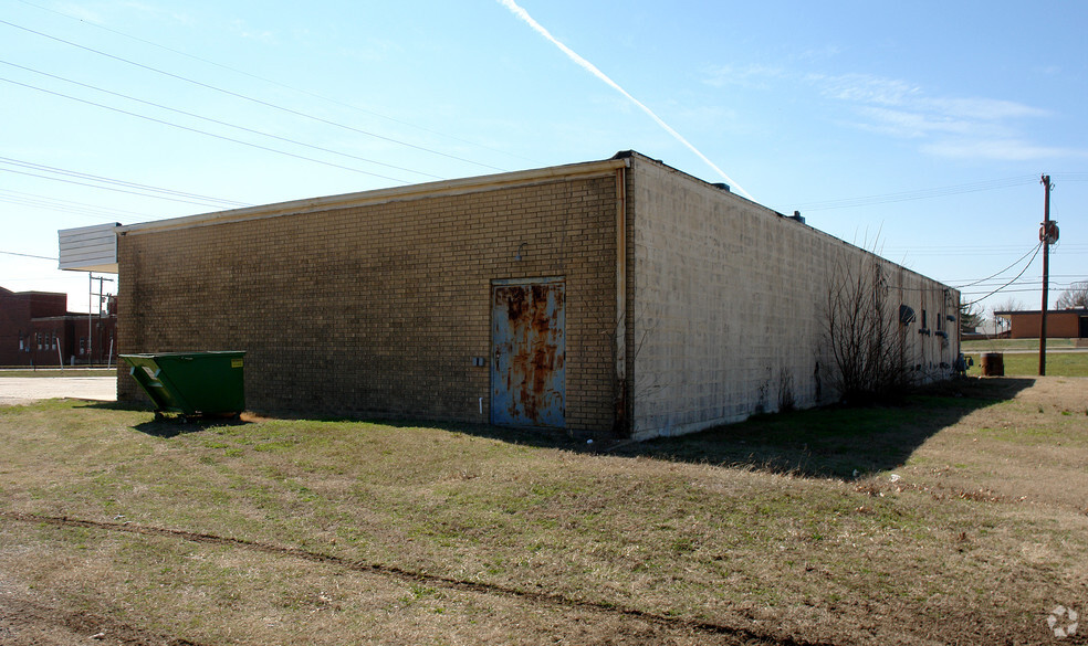 604 W Doolin Ave, Blackwell, OK à louer - Photo du bâtiment - Image 2 de 2