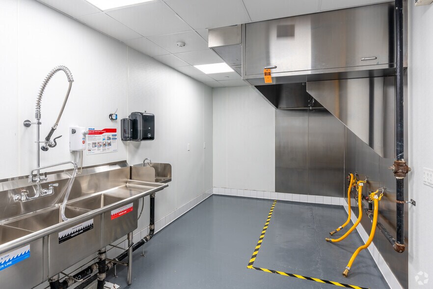 356 Devoe St, Brooklyn, NY à louer - Photo intérieure - Image 2 de 14