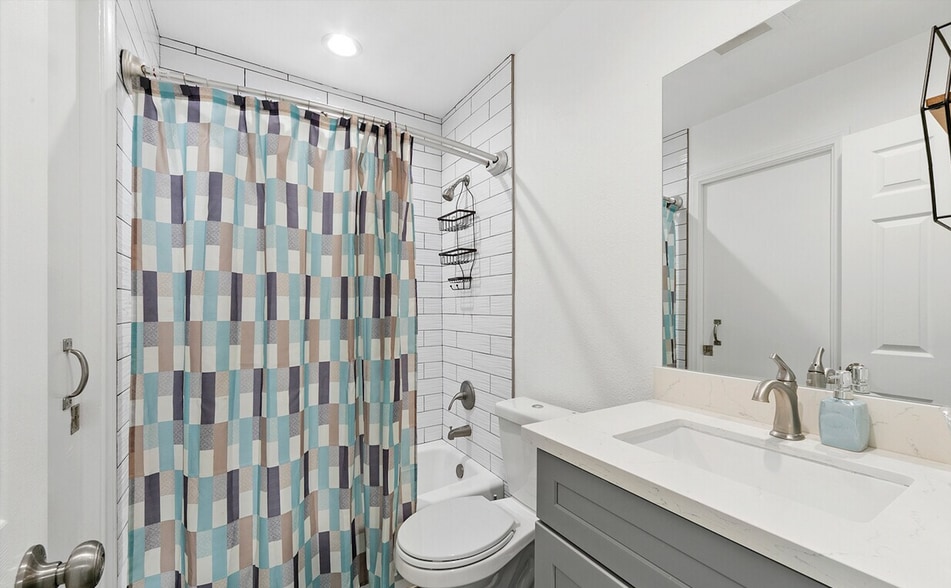 1206 Gladys Ave, Long Beach, CA for sale - Building Photo - Image 3 of 9