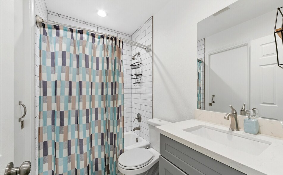 1206 Gladys Ave, Long Beach, CA à vendre - Photo du bâtiment - Image 3 de 9