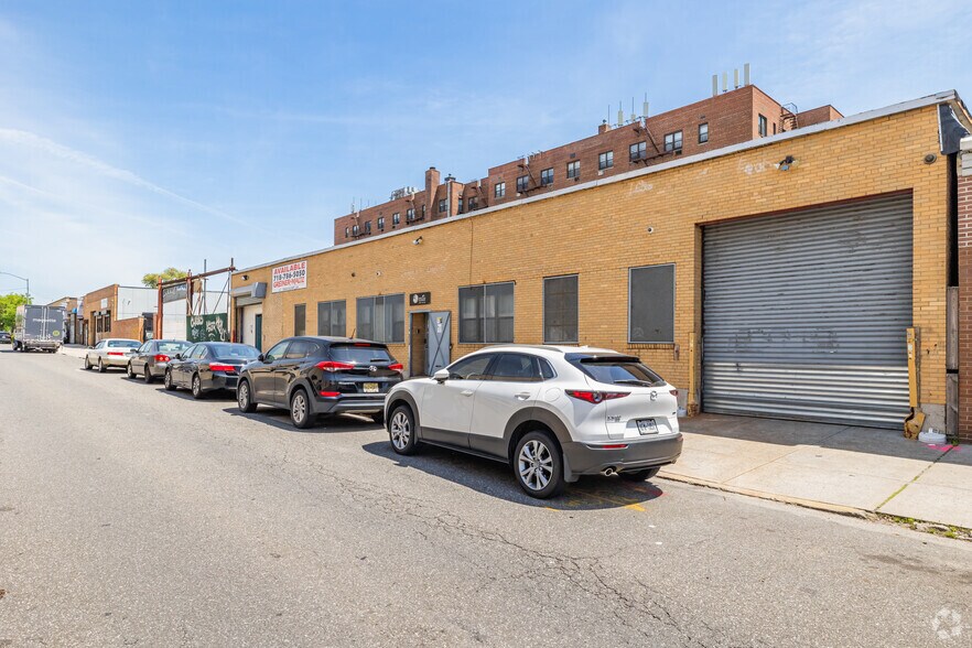 4855-4865 36th St, Long Island City, NY à louer - Photo du bâtiment - Image 2 de 4