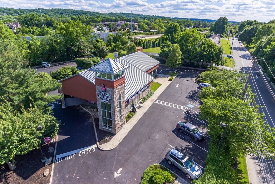 12 W Anthony Wayne Dr, Wayne, PA à louer - Photo du bâtiment - Image 1 de 4