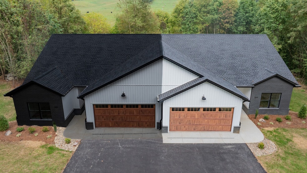 1519 Carroll Creek Rd, Johnson City, TN à vendre - Photo du bâtiment - Image 1 de 30