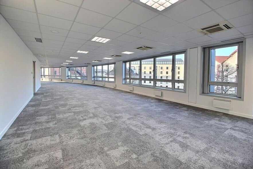 28-30 Rue De Cambrai, Paris for lease - Building Photo - Image 3 of 11