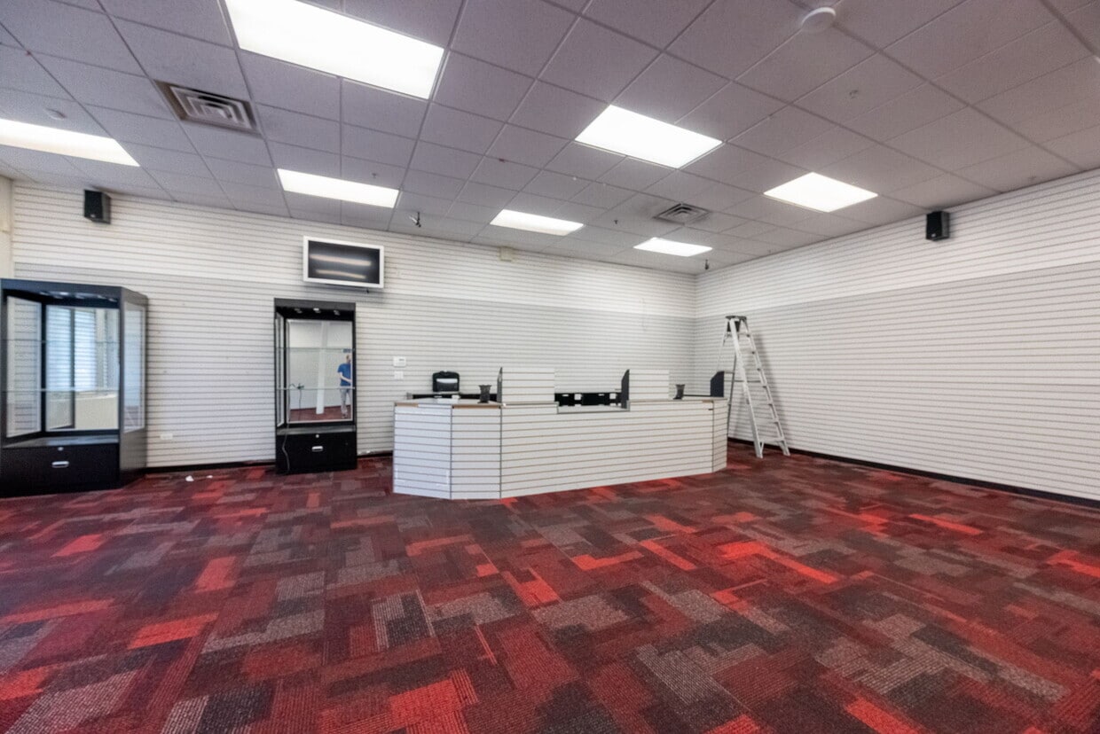300 E State St, West Lafayette, IN for lease Interior Photo- Image 1 of 9