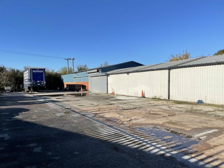 Unit 15 Turner Cres, Newcastle Under Lyme for lease - Building Photo - Image 2 of 6