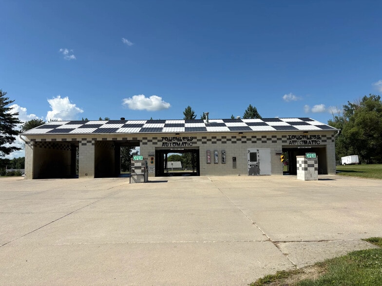 803 E Highway 92, Winterset, IA for sale - Building Photo - Image 1 of 1