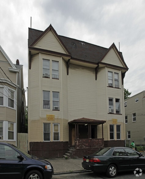 200-202 Governor St, Paterson, NJ à vendre - Photo principale - Image 1 de 2