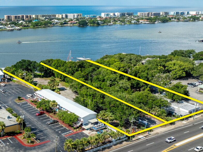 42 Miracle Strip Pky SE, Fort Walton Beach, FL à vendre - Photo du bâtiment - Image 2 de 6